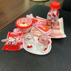 MGA Miniverse Make It Mini food Hello Kitty strawberry milk